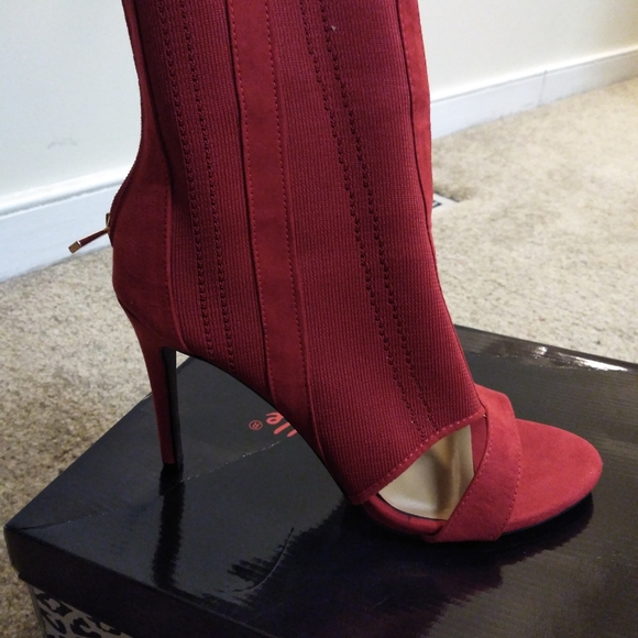 Shoes - Picture 5 of 5